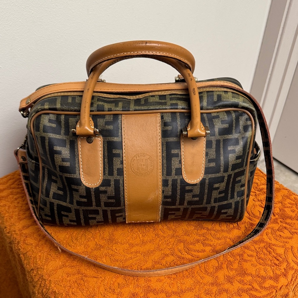 This rare vintage late 70s ZUCCA Fendi Satchel dual handle/ strap